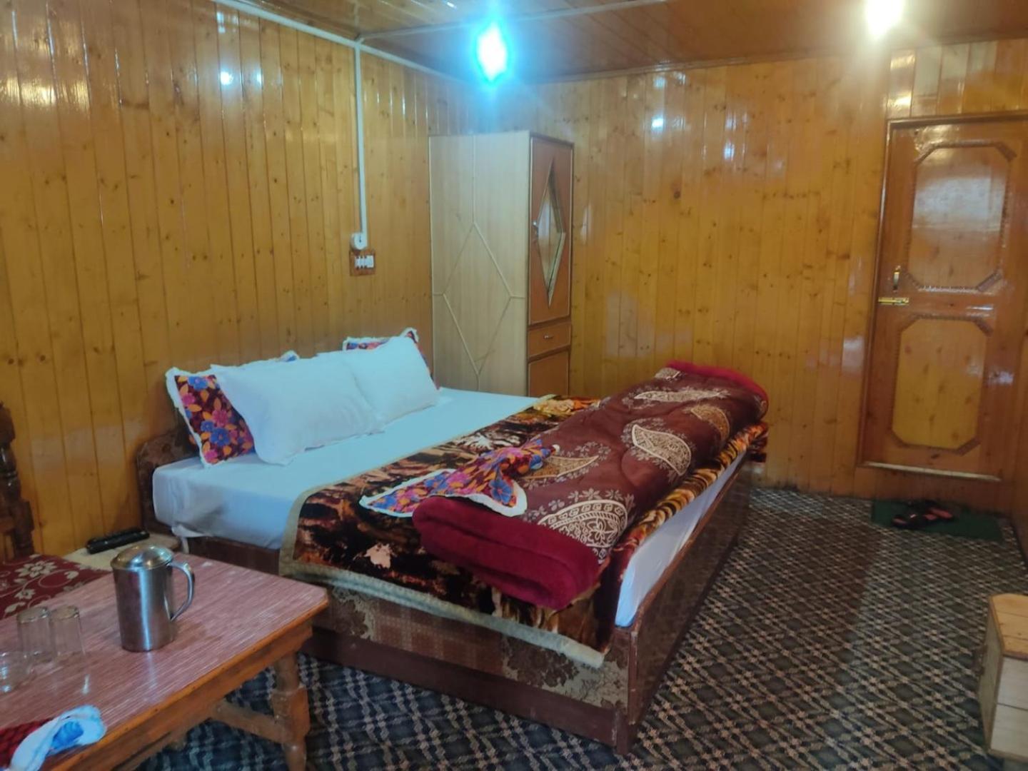 Roseland Cottage , Gulmarg Exterior photo